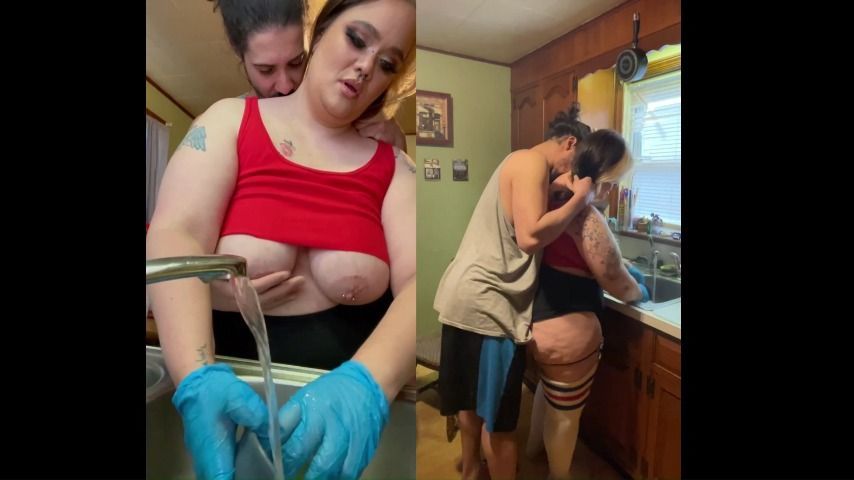 pnp ass eating while doing the dishes