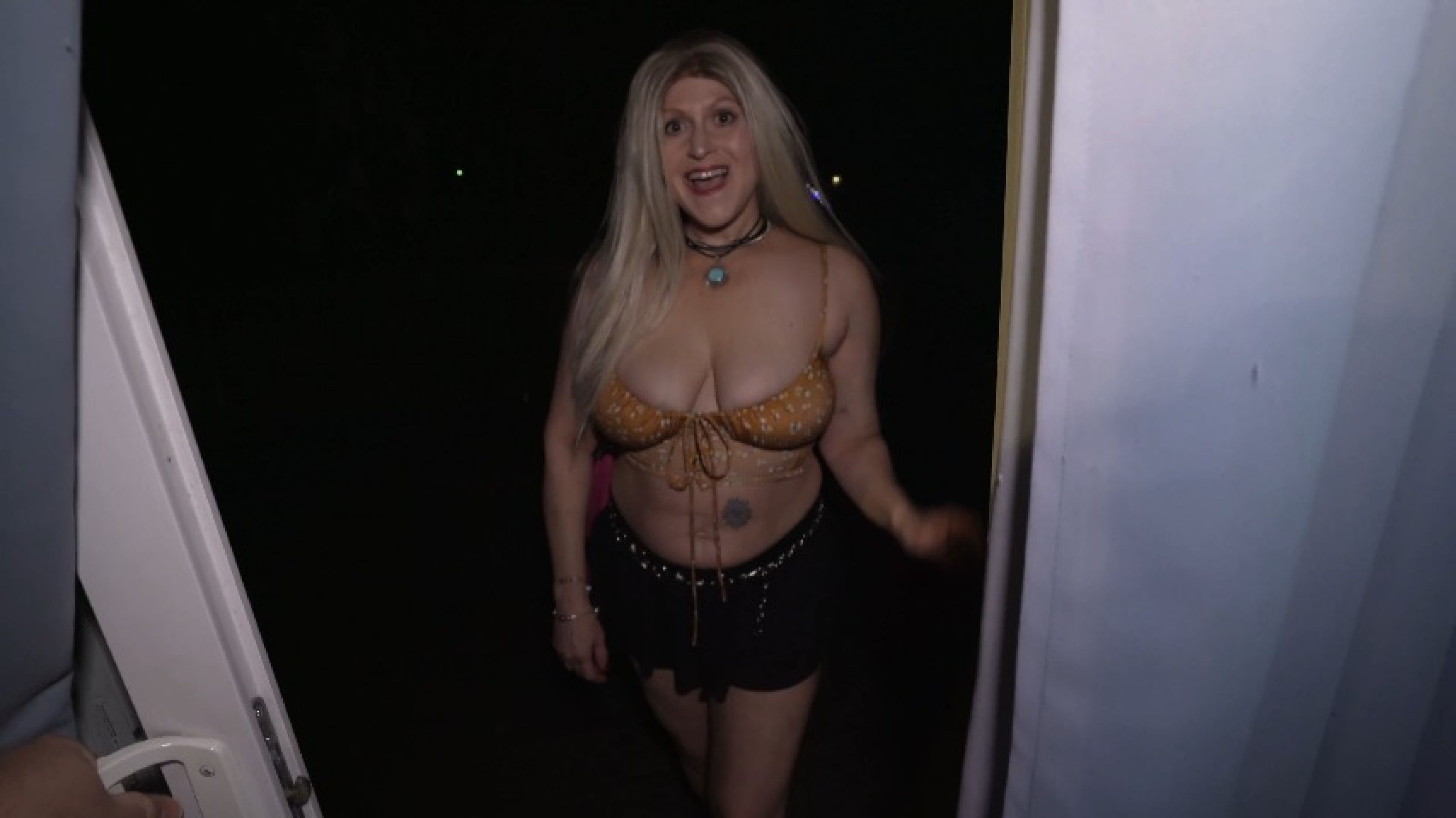 NEIGHBORHD SLUT HOME WRECKER WELCOMES YOU 4K