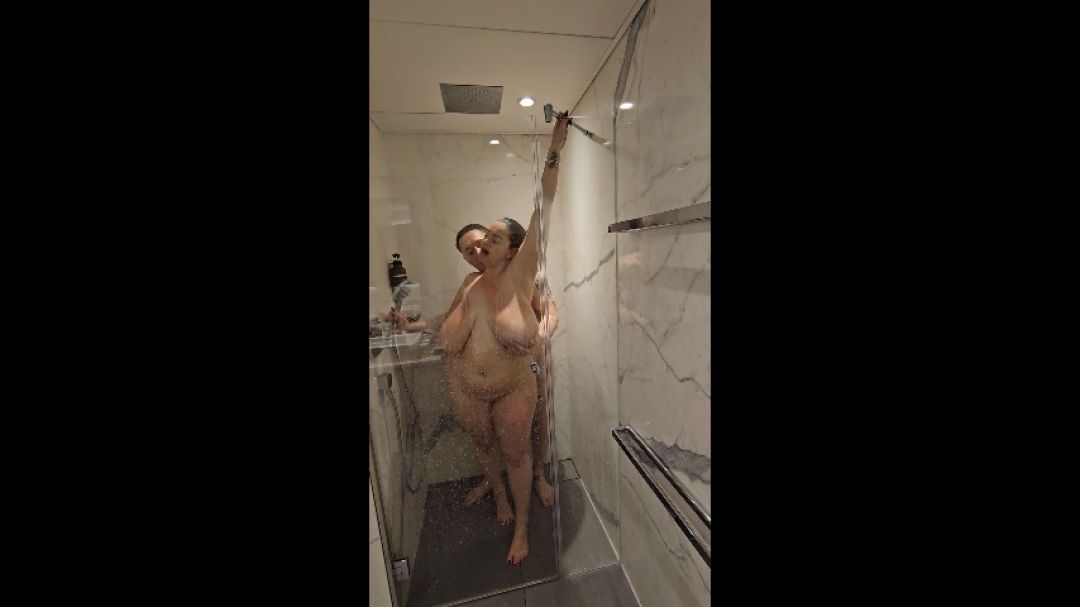 Uk biggest tits meet Ireland biggest dick in a shower