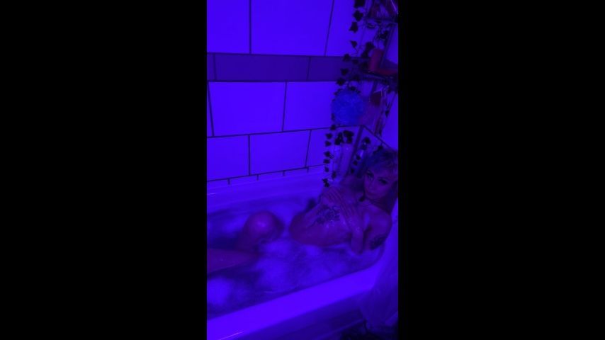 Run a bath with me :P freee video