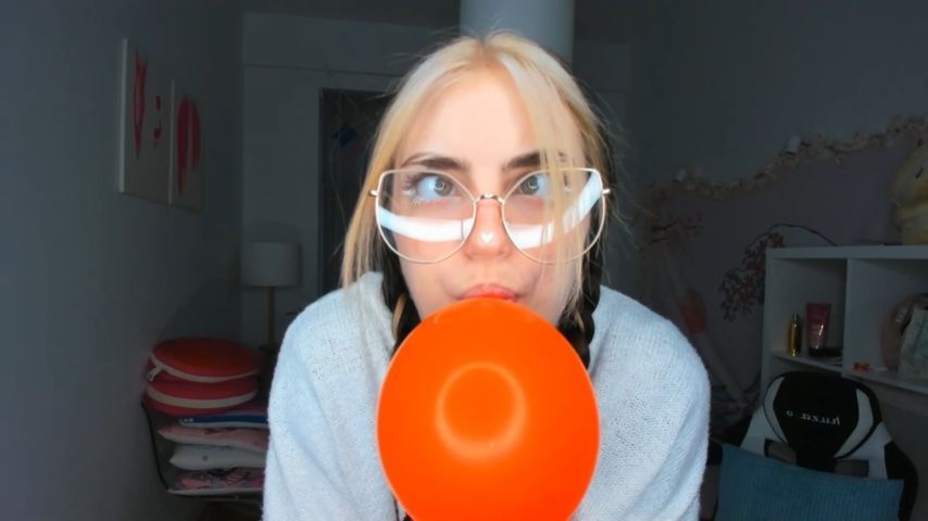 STEFI INFLATING BALLOONS WITH AHEGAO