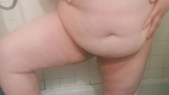 BBW Peeing in the Shower