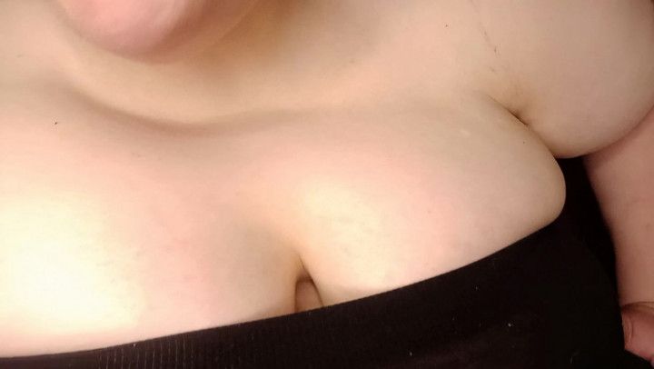 Milfs fat tits .. I grab my tits horny