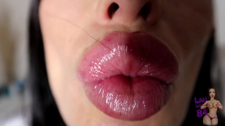 Jerk to mommy's big lips and sweet kisses