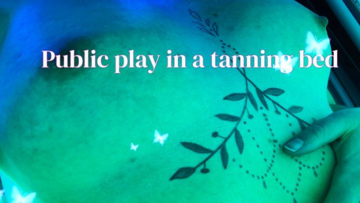 Public play with my pussy in tanning bed