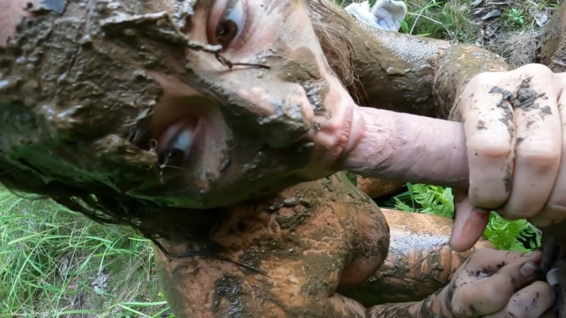 Amateur couple fucks in the mud