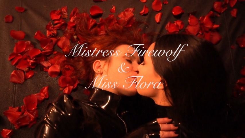 KISSING IN LATEX with Miss Flora