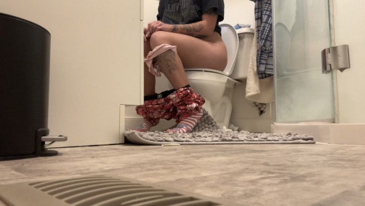 roommate pissing on a TOILET BOWL hidden cam