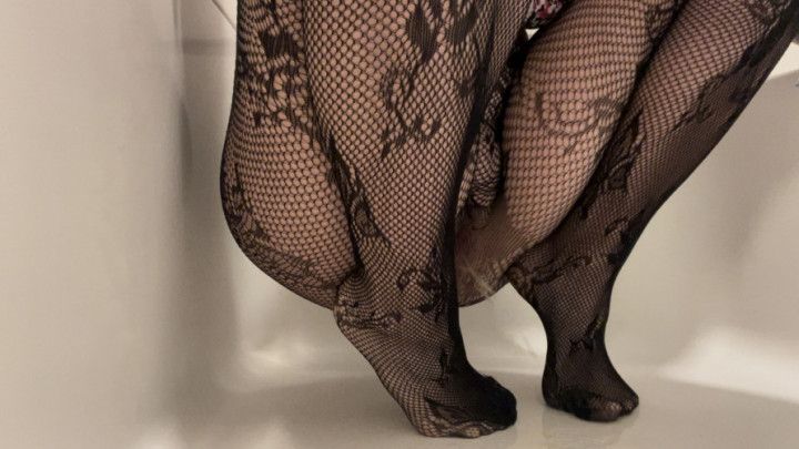 Bursting with pee on my feet in fishnets