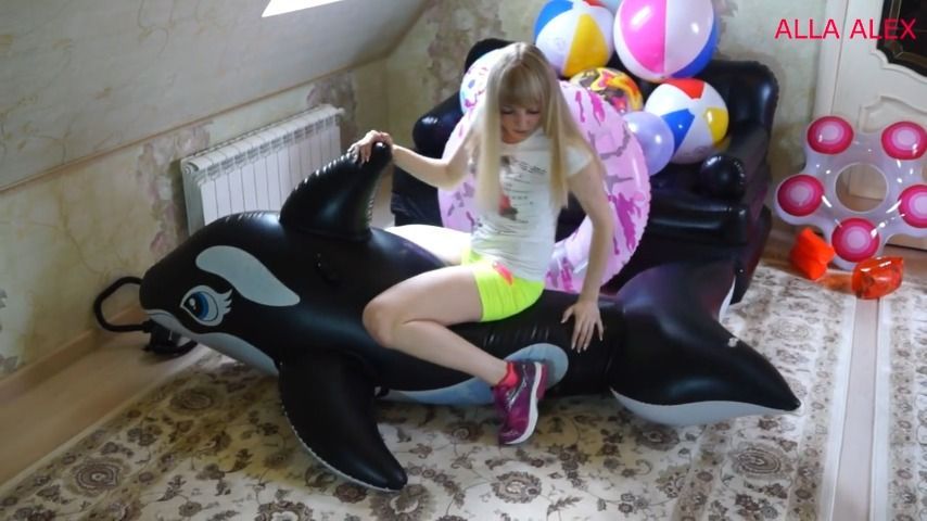 Alla burst inflatable whale