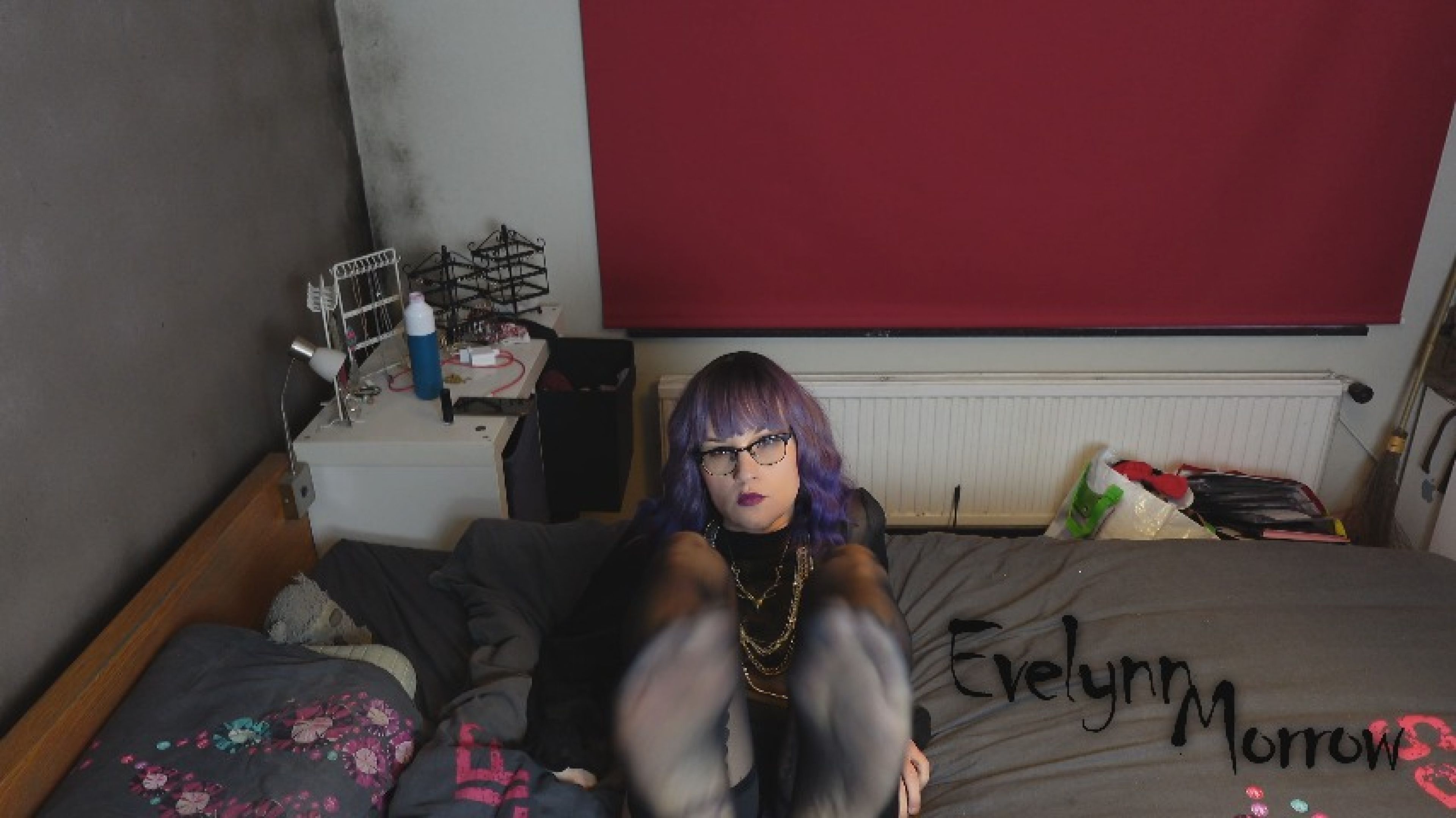 Purple-haired Altgirl Shows Off Feet and Butthole