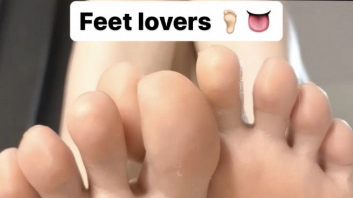 For lovers of women's feet