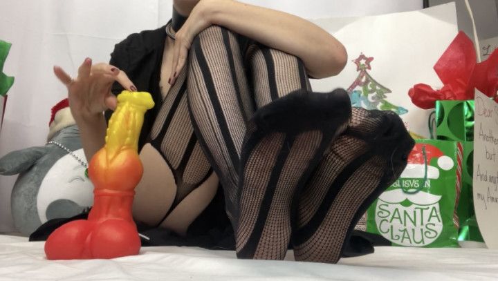 Stroking a Dildo While I Show My Soles