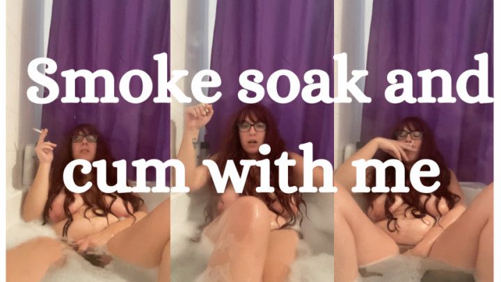 Smoking and fingering in the bath