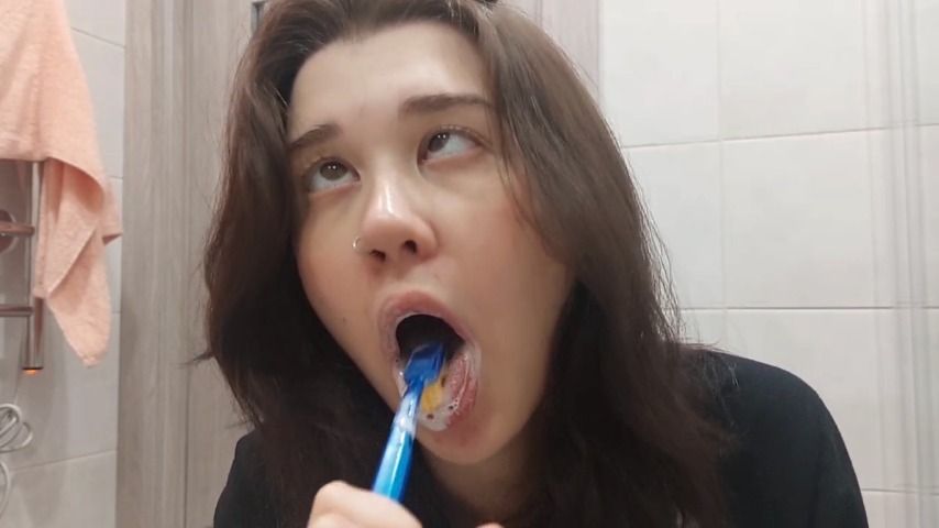 Cleaning my teeth with an ahegao face
