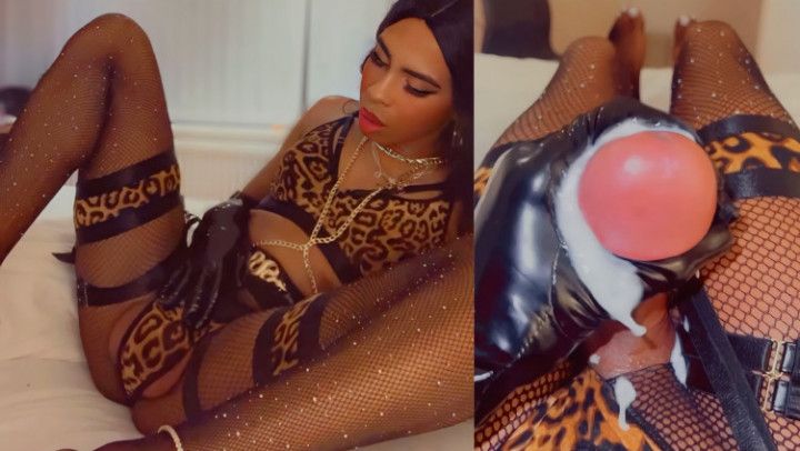 petiteabbie cum in leopardprint lingerie