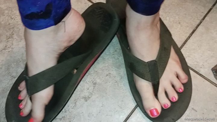 Showing Off My Dirty Feet in Mens Flip Flops HD