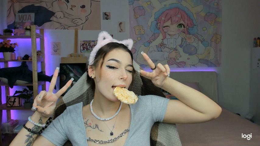 Cutie eating bread