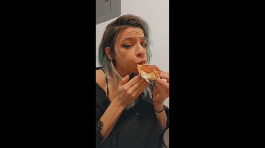 Watch little me eat pizza