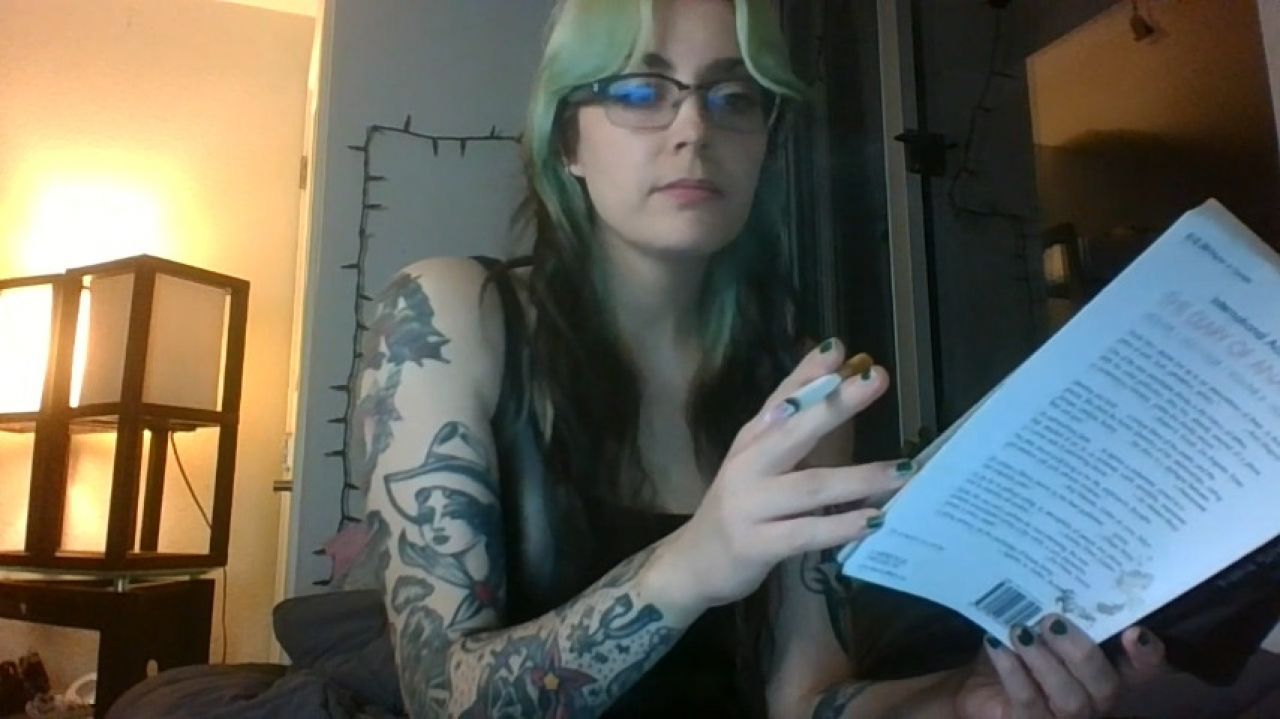 Smoking and Reading on Live