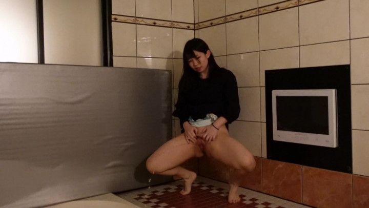 mako, unable to hold her pee-pee, urinates in the bathtub