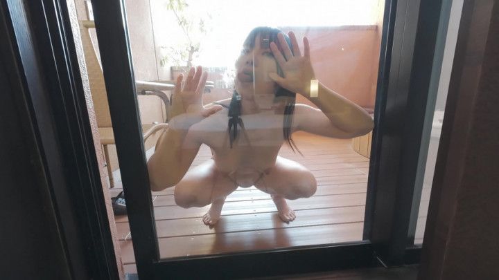 mako Naked kissing the glass