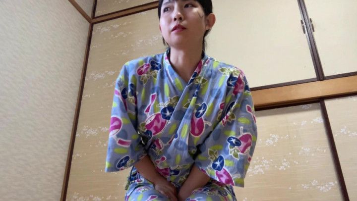 mako Wearing a Japanese jinbei and peeing in a cup