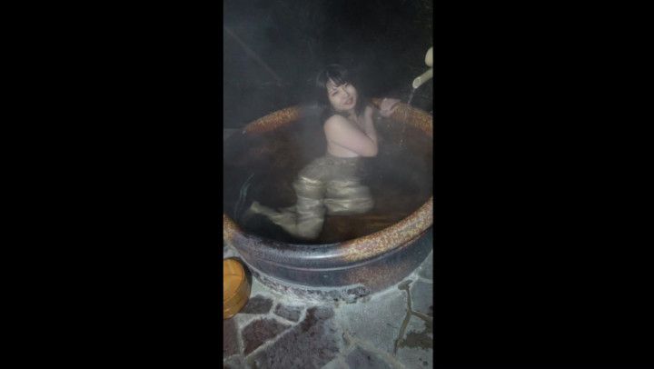 mako, bathing in a hot spring