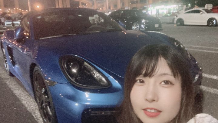 mako Drives a Porsche