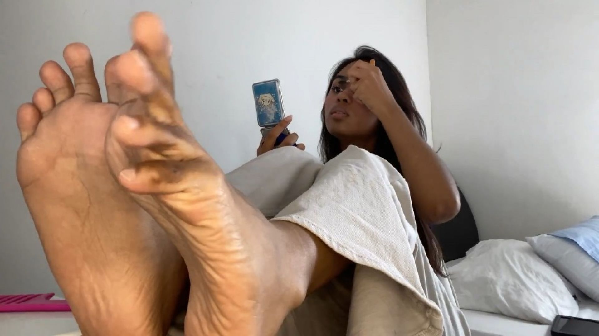 Serving my footsie video for today