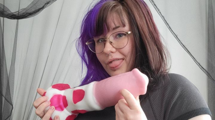 XL Raspberry Cow Dildo Ride