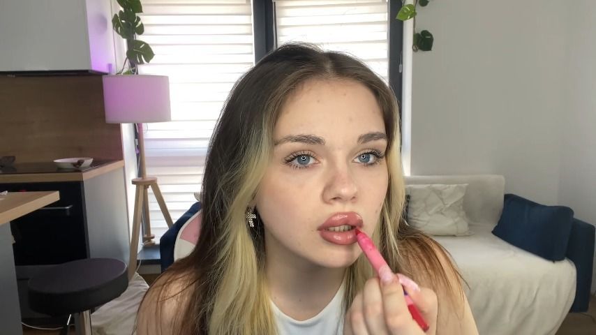 Lipstick fetish