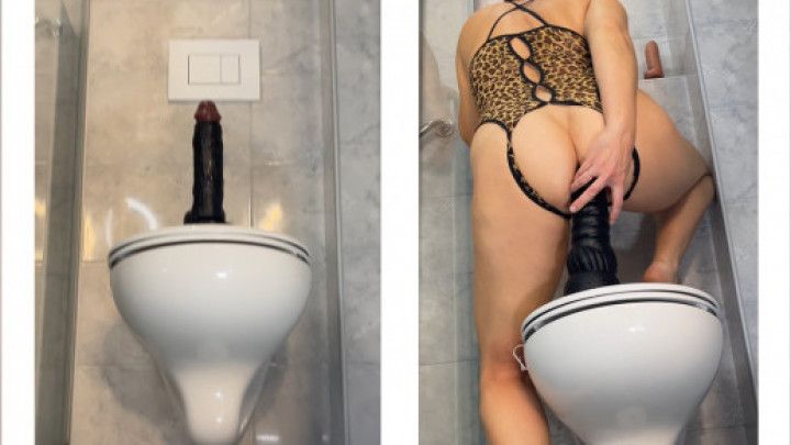 ANAL RIDING ON DILDO IN THE TOILET