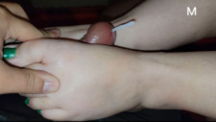 Cumshot on my Saint Patrick's Day Feet