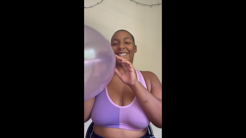 Watch Luna bring life to purple balloons