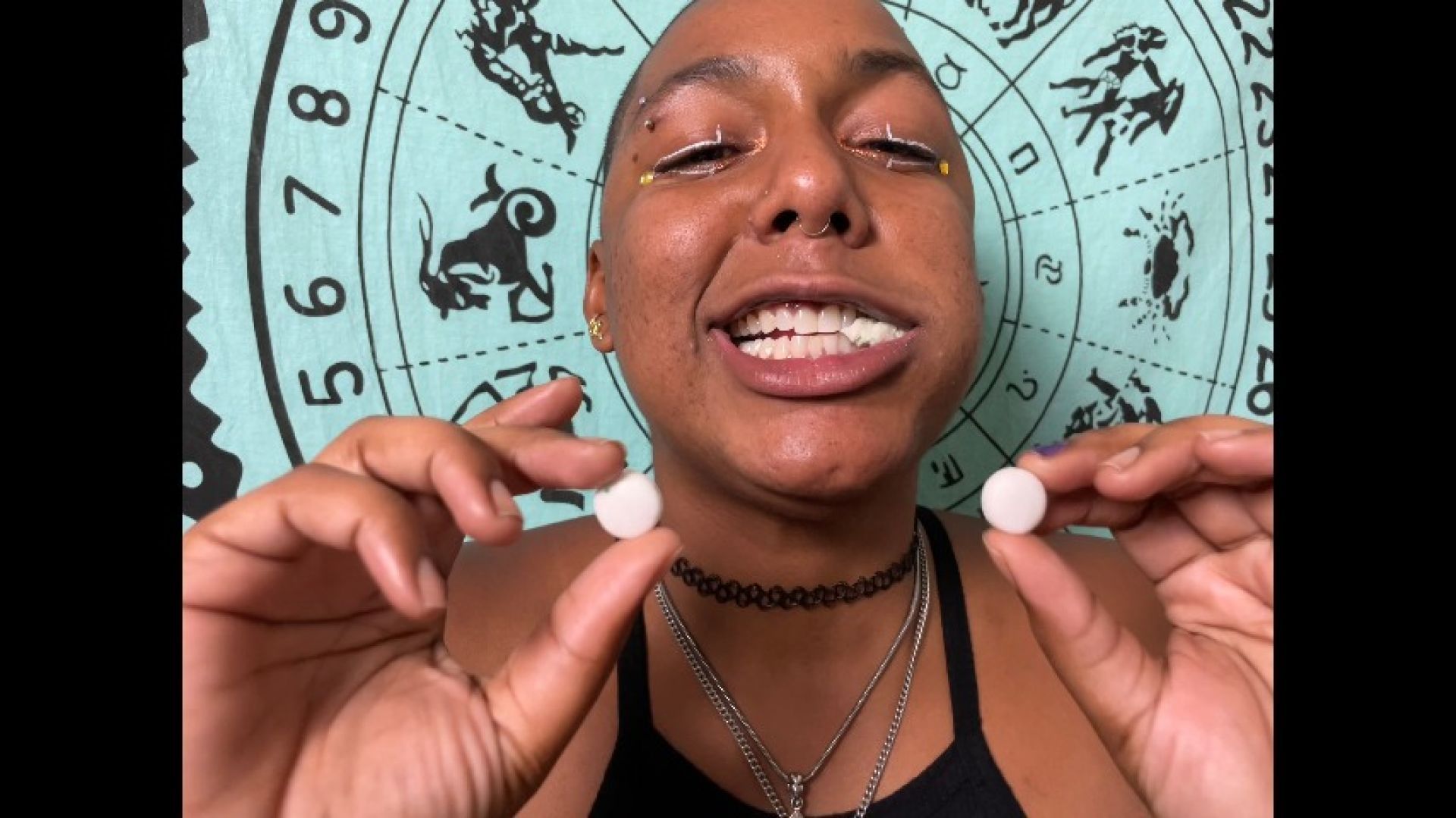 20 Piece Gum Challenge: Luna's Sticky Hands-On Adventure