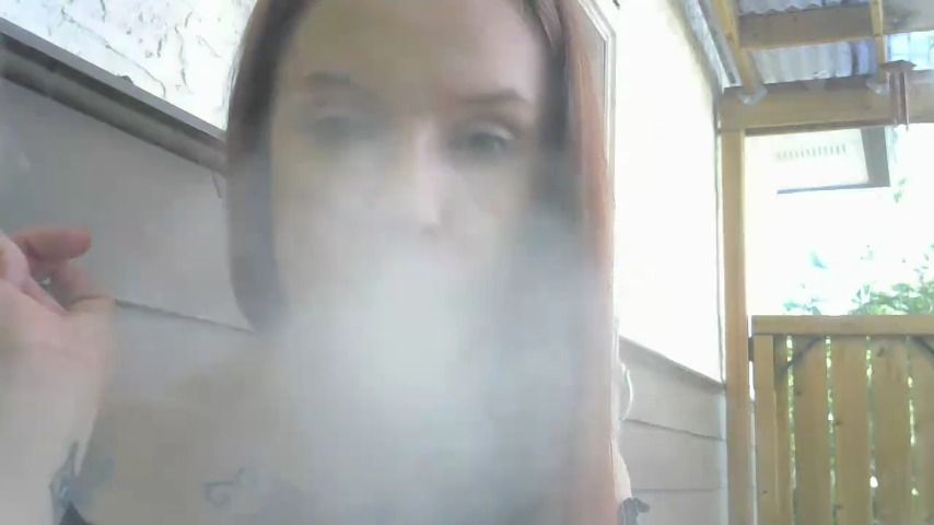 Beth Goes Outside For a Joint on LIVE Chatting with viewers