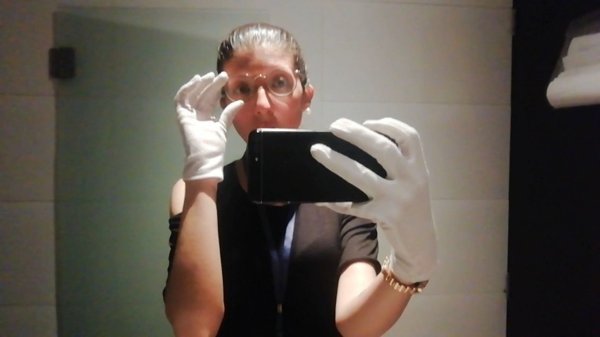 I GO TO WORK IN MY SHORT WHITE GLOVES, BLOG WITH ARLEQUIN