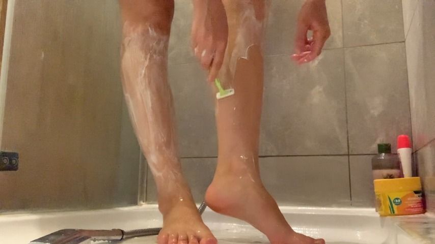 SHAVING LEGS//FOAM