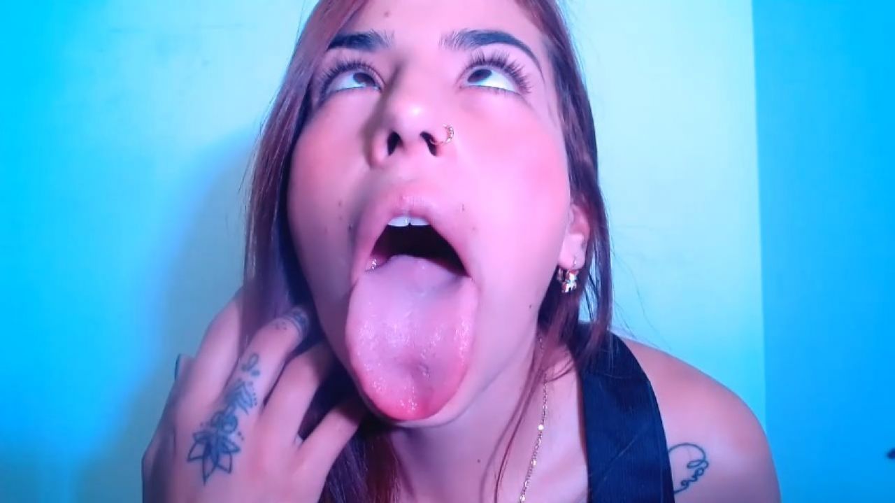 Hot mouth drips down her chin