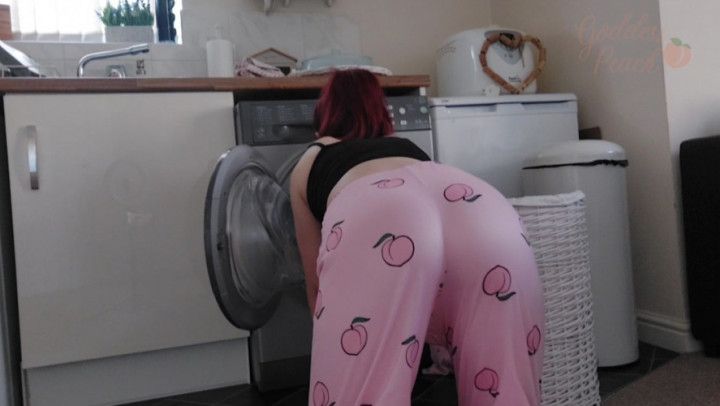 Doing the chores...Goddess Peach style