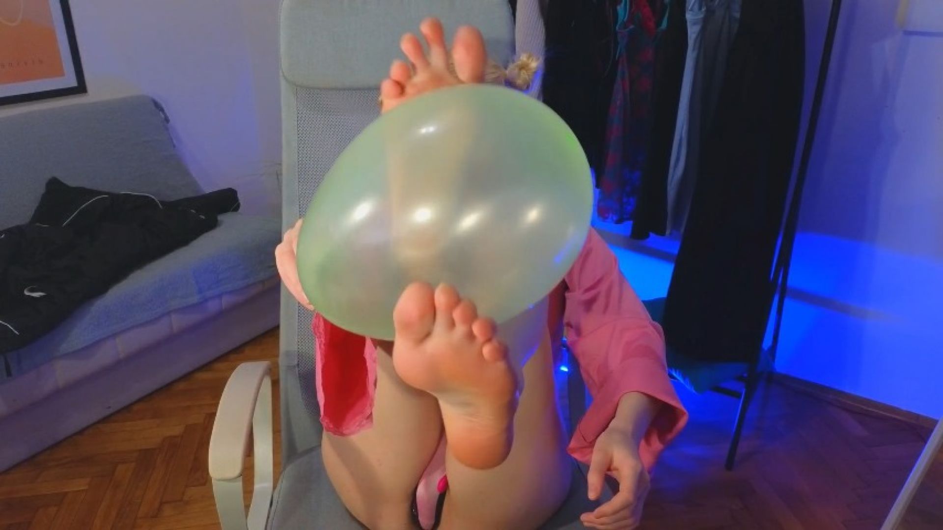 Balloon feetplay from cute girl