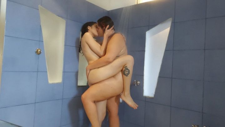 LESBIANS PASSIONATE SHOWER SEX