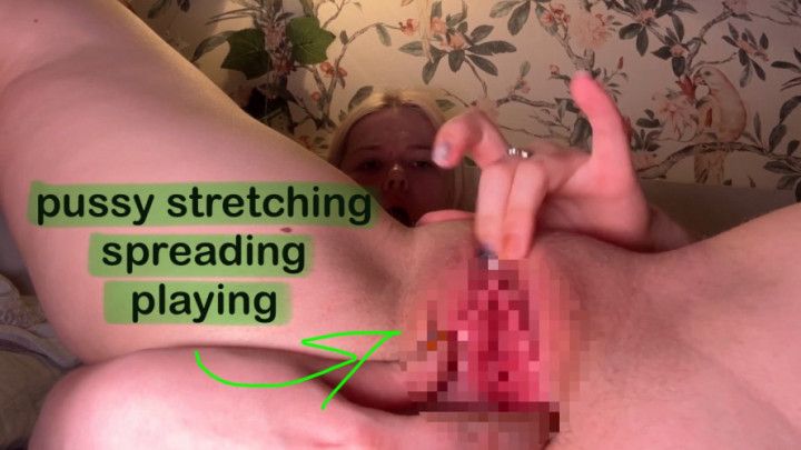 4K] CLOSE UP pussy stretching, spreading and masturbating