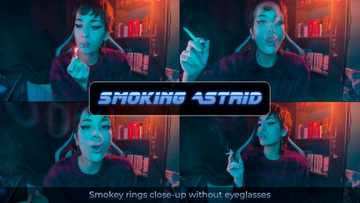 Smokey rings close-up without eyeglasses | Astrid