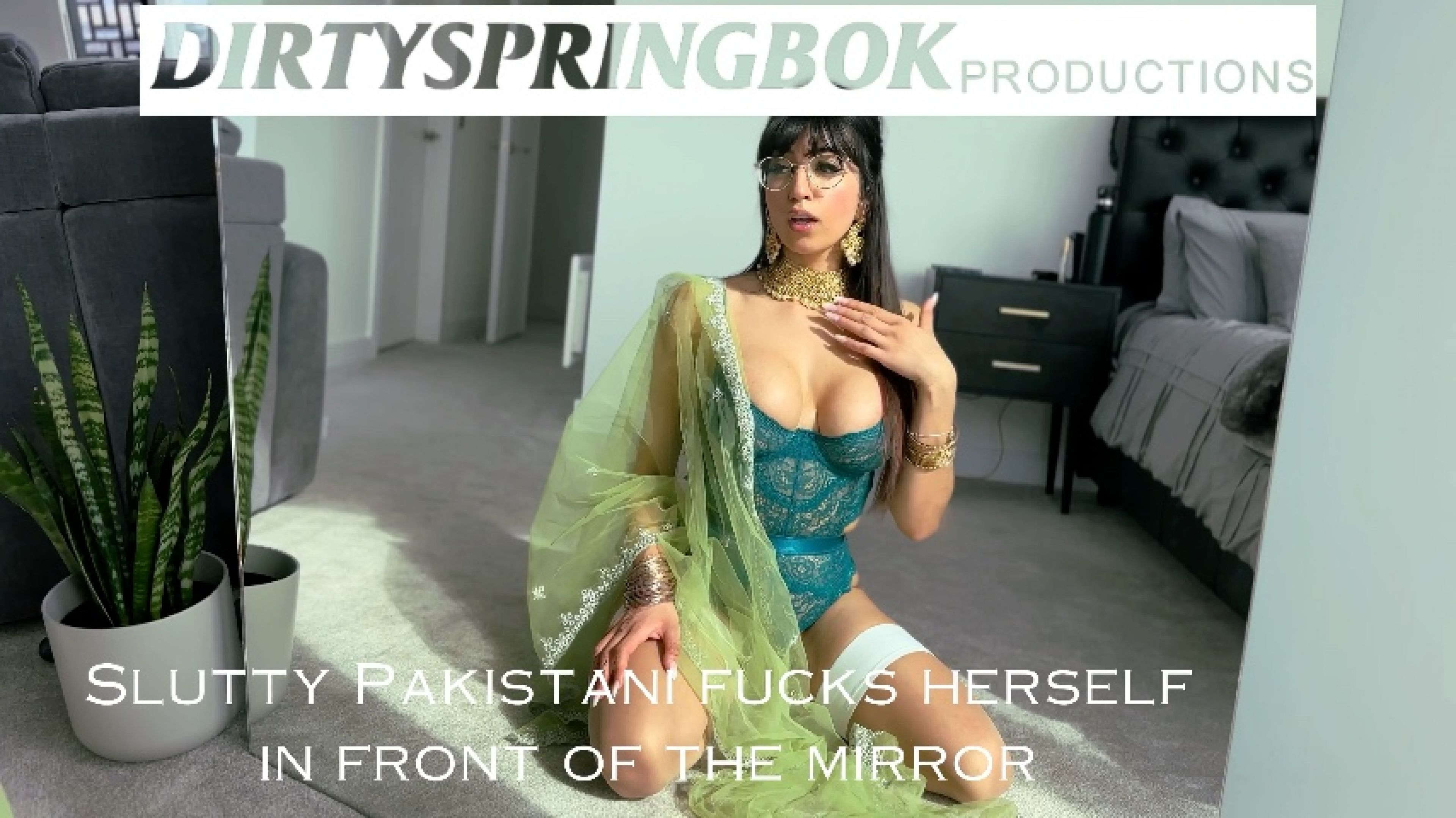 Slutty Pakistani fucks herself in front of the mirror