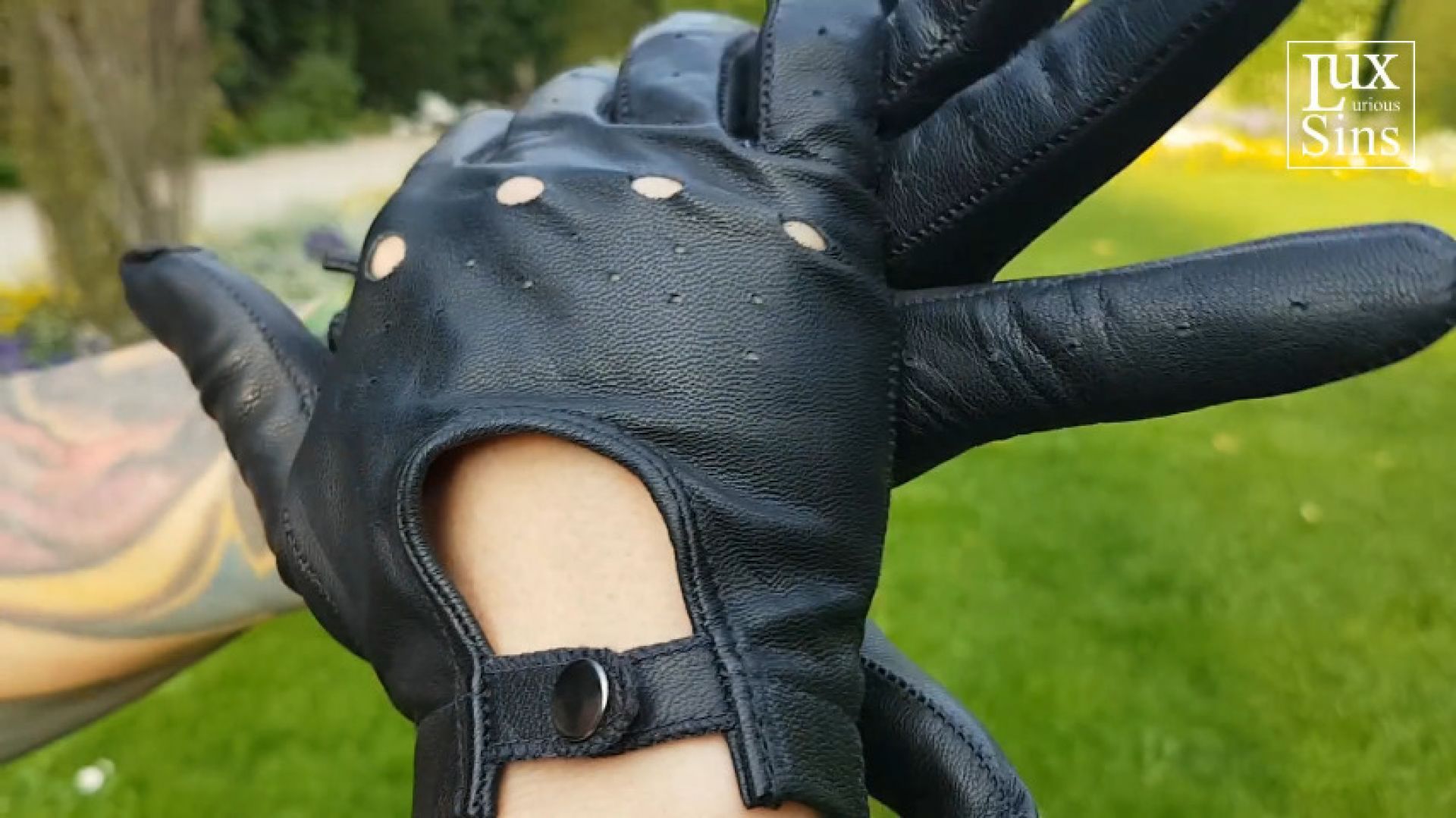 Black Leather Driving Gloves w/ Lady Velvet Steel