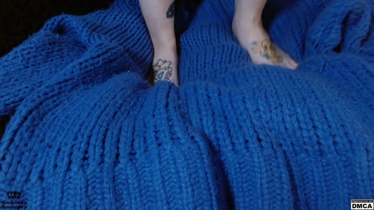 Feet Mesmerizing: Step and Jump on Blue Woolen Sweater