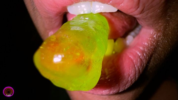 Giantess Cirilla - Closeup Candy Sucking and Chewing