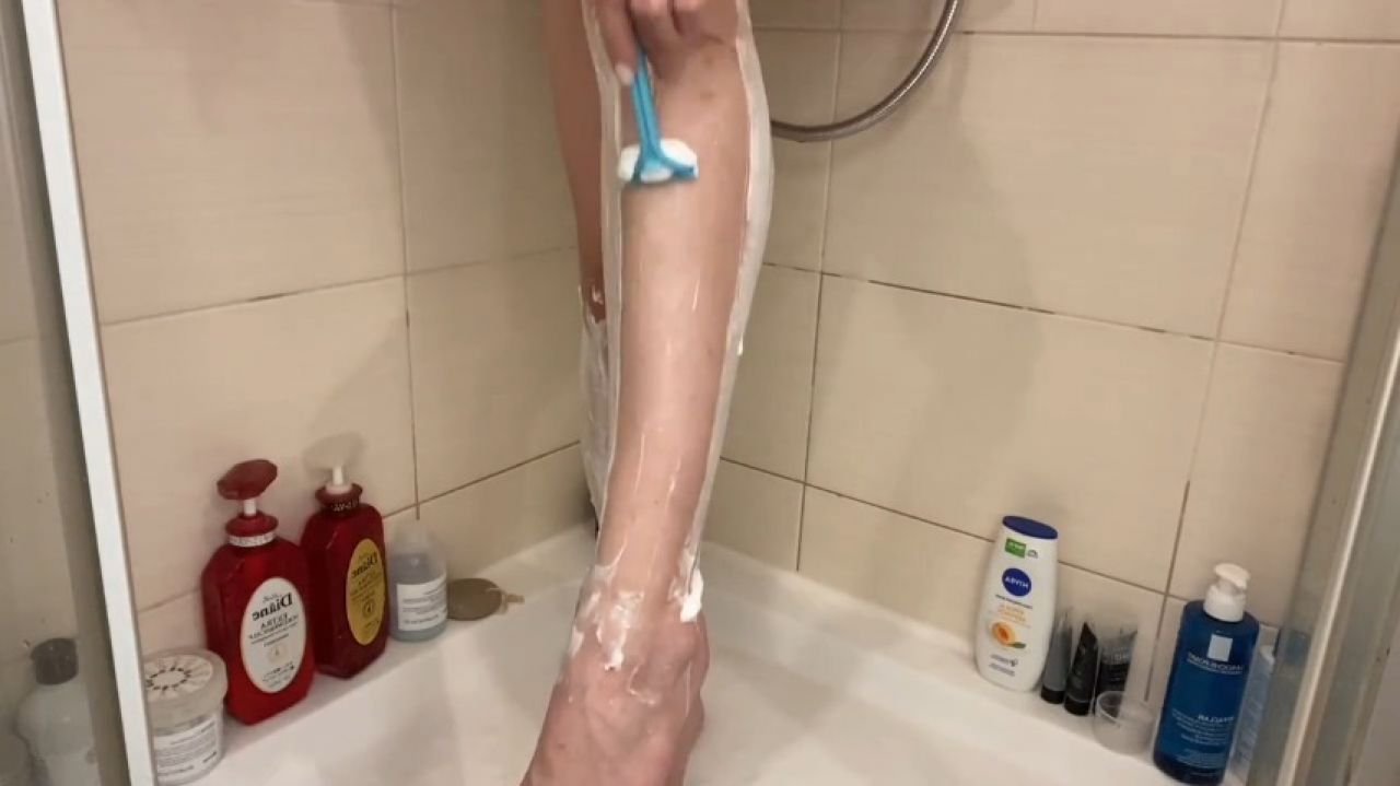 i shave my sexy sweet legs